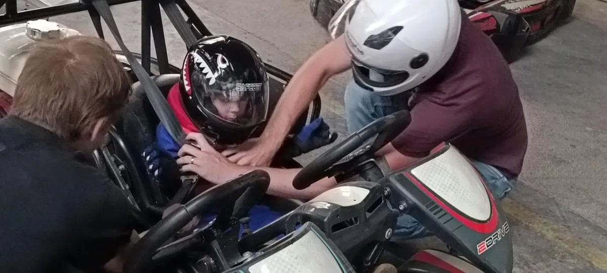 Jízda dítěte v dvojmístné motokáře Sodi 2Drive v Motokáry Praha