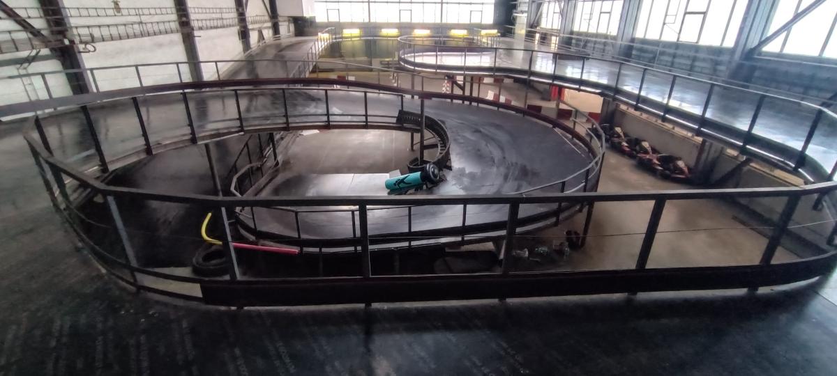 Indoor-3D-Kartbahn Motokáry Praha
